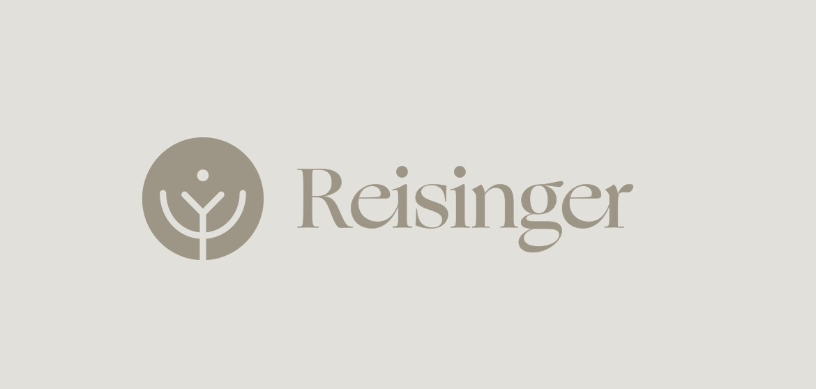 Logo der Frauenarztpraxis Simone Reisinger. Das Logo samt Branding wurde von Pfeil & Bogen umgesetzt.